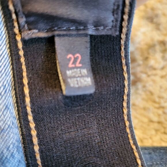 Torrid premium sky high skinny crop capris - Picture 4 of 10